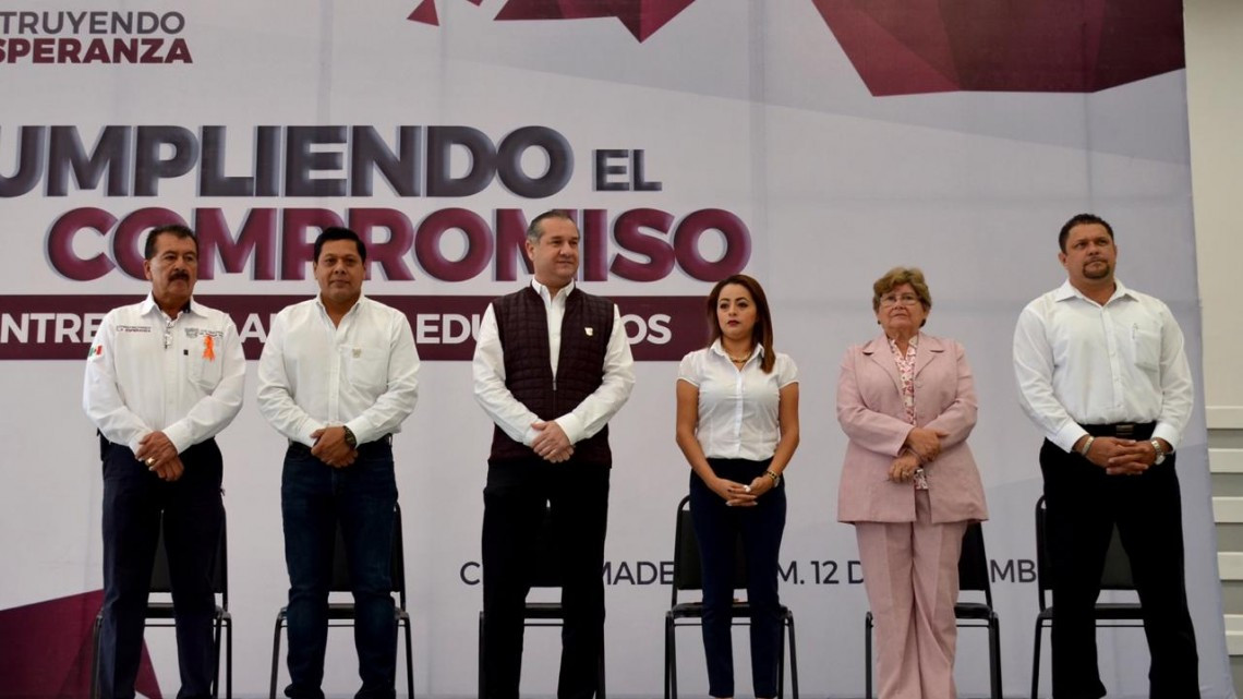 Beca Adrián Oseguera a niños de escasos recursos en Madero