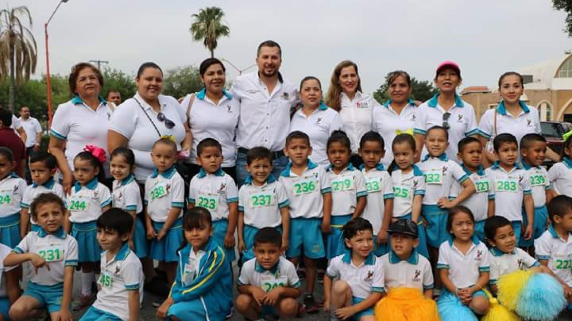 Realizan "1, 2 y 3 K" por “Semana de los niños”