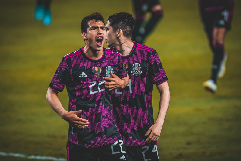 México saca victoria a Islandia