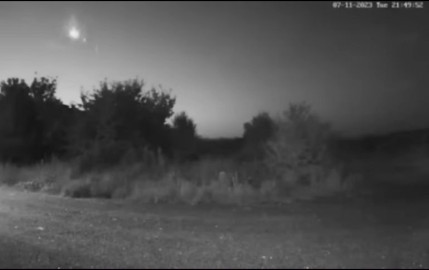 Meteorito ingresa a la Tierra e ilumina el cielo en Bulgaria