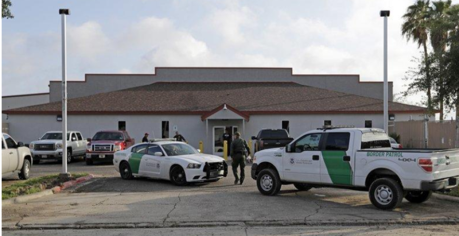 Encuentran a recién nacido en centro de detención en Texas