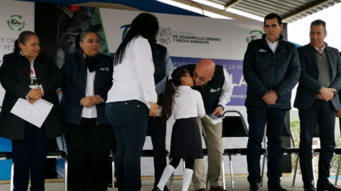 Entregan apoyos económicos a escuelas recicladoras