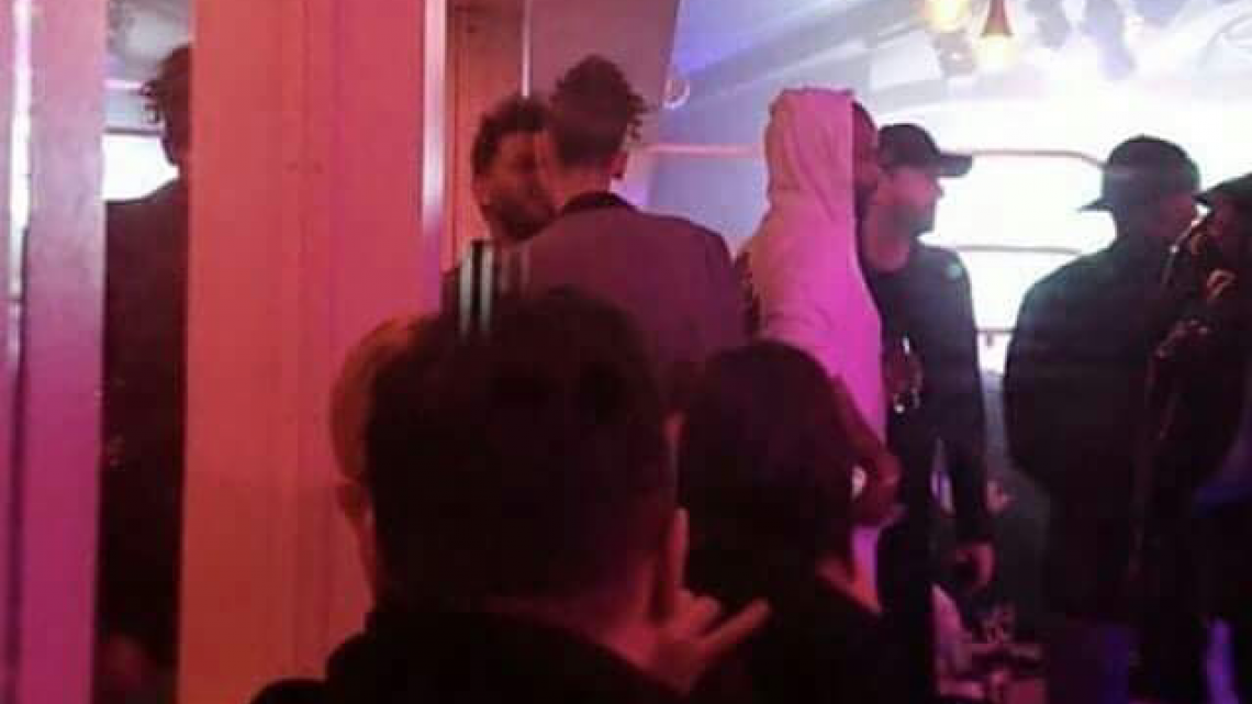 The Weeknd y Bella Hadid captados en pleno beso