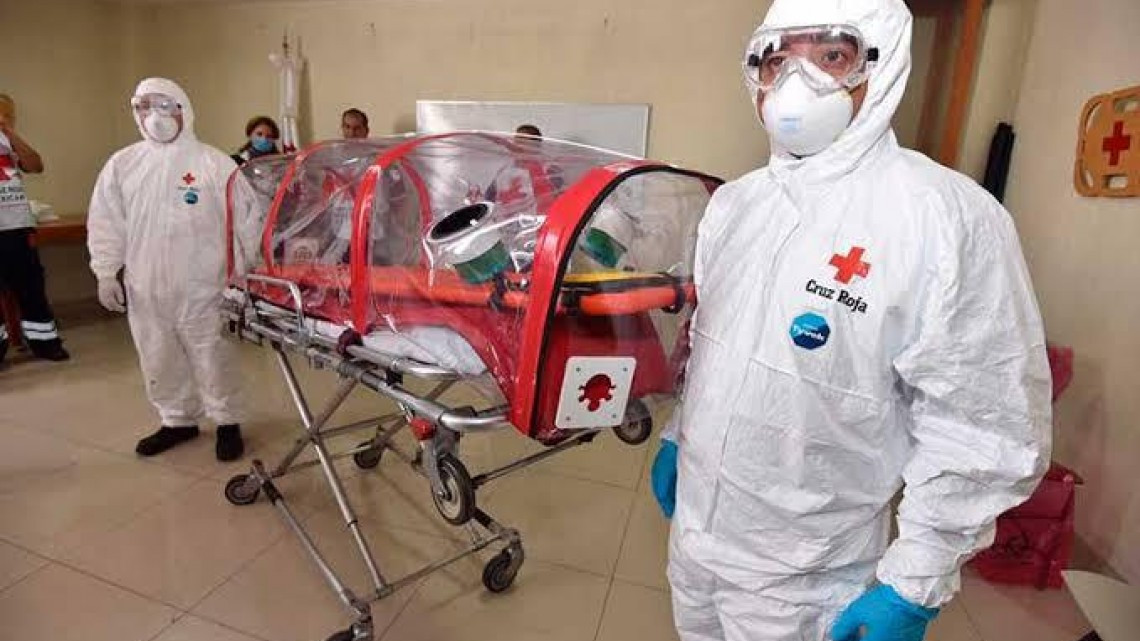 Aíslan a 3 paramédicos de la Cruz Roja tras dar positivo a Covid-19