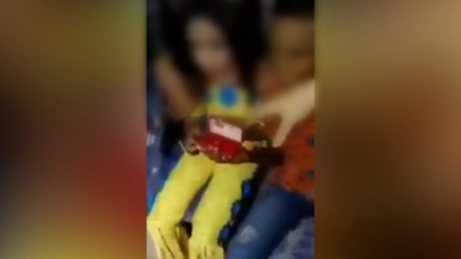 Una pareja de niños se casa en Egipto