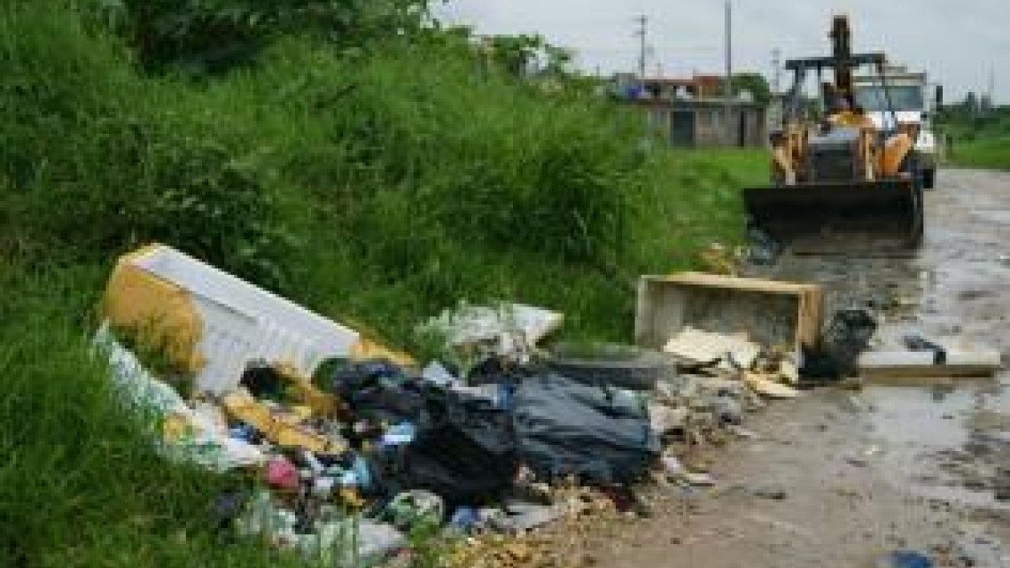 Realizan constante limpieza de canales pluviales en la zona sur de Altamira