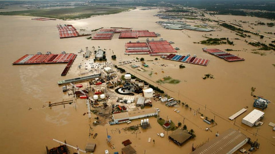 Suman ya 50 muertos por Harvey en Texas