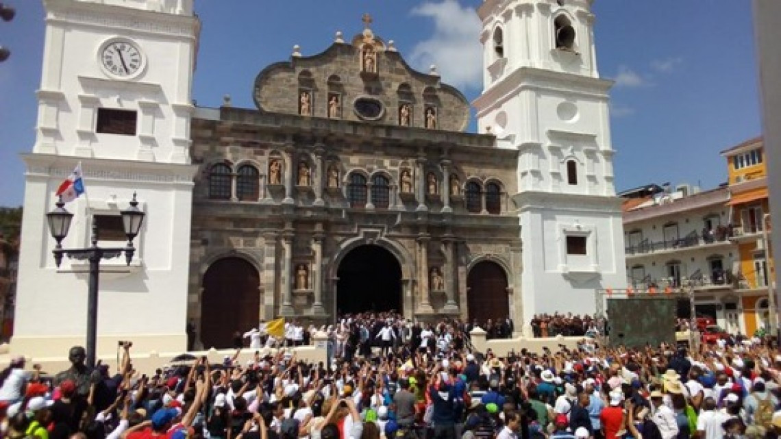 Consagra el Papa Francisco altar de catedral en Panamá