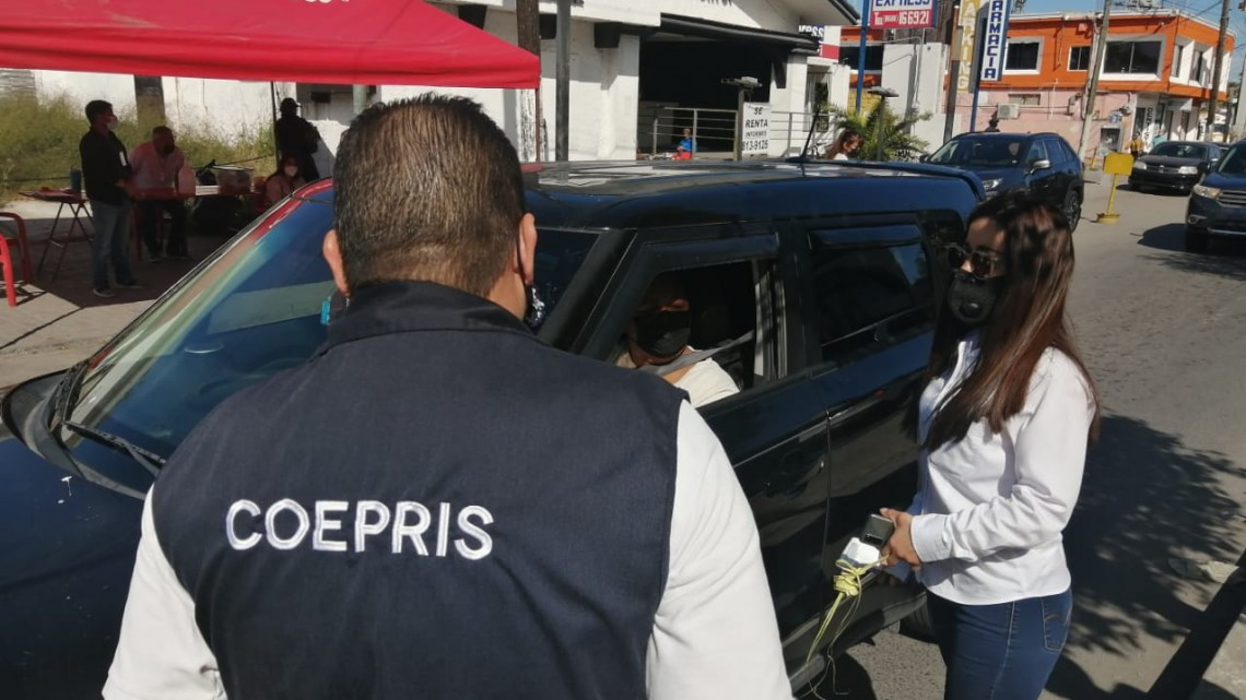 Siguen retornando de 250 a 300 automovilistas por los filtros de los puentes en Matamoros