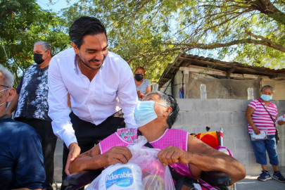 Reciben habitantes de la colonia Emiliano Zapato beneficios del programa DIF Contigo 