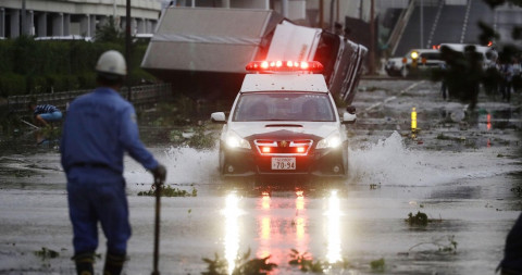 Tifón Jebi causa estragos a su paso por Japón