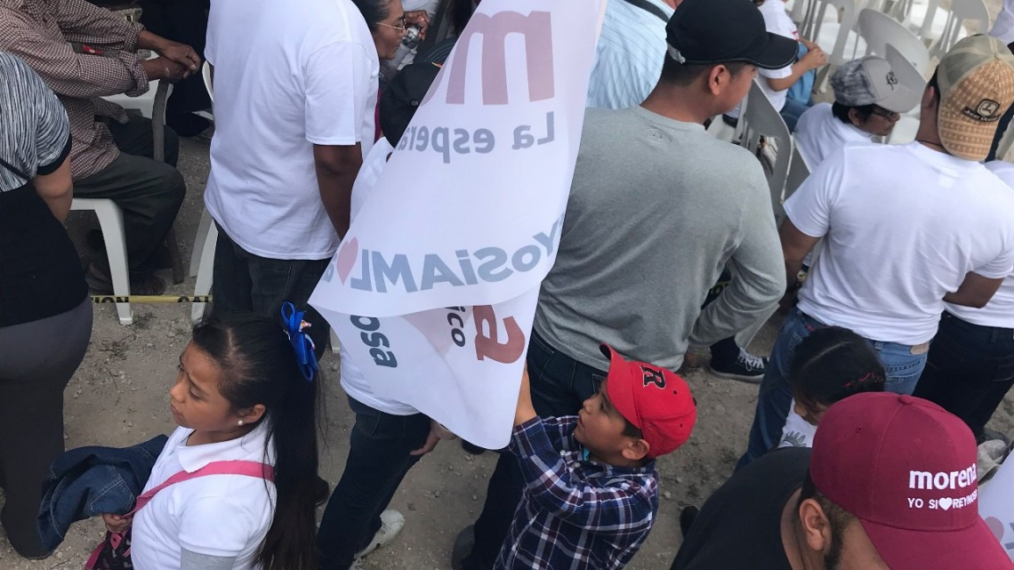 Promete López Obrador mayores oportunidades laborales y de educación para los jóvenes