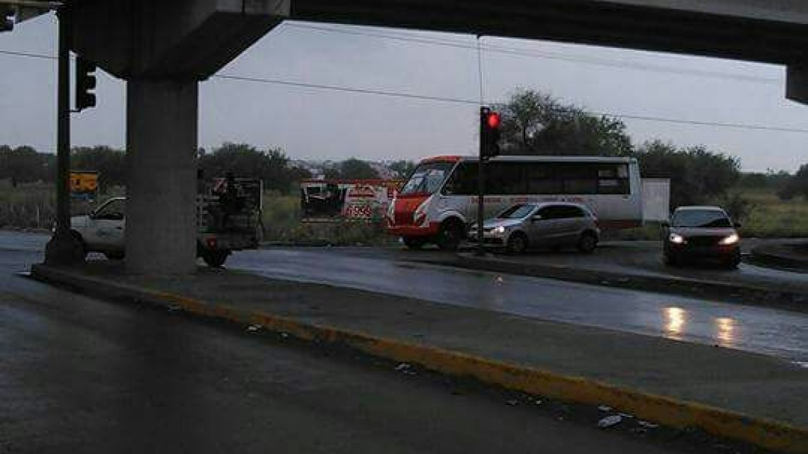 Reactivan autoridades semáforos afectados por apagón