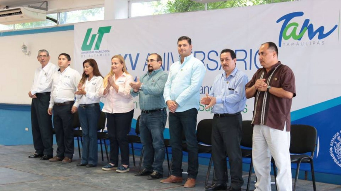 Alcalde acude a ceremonia de aniversario de la Universidad Tecnológica