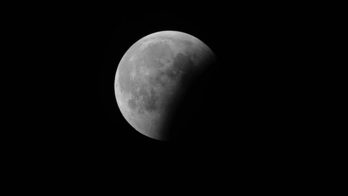 Así se vivió el eclipse lunar total; fenómeno no volverá a repetirse hasta el 2025