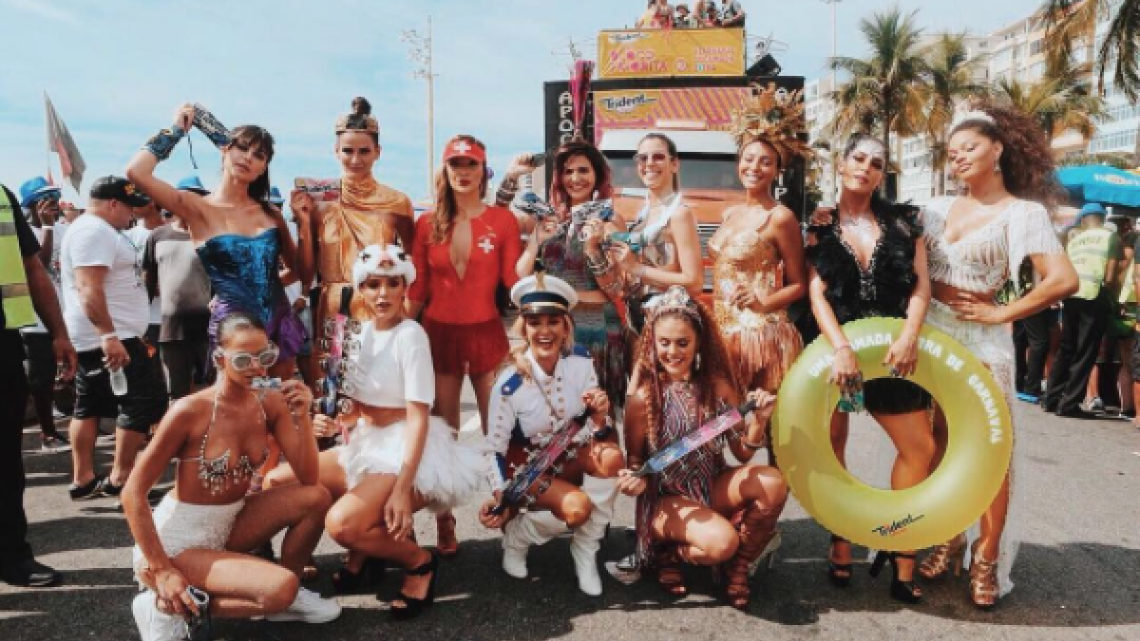 Bruna Marquezine deslumbra en Carnaval de Río de Janeiro