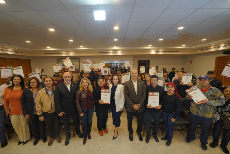 Gobierno de Nuevo Laredo brinda certeza jurídica a familias del Progreso con entrega de escrituras