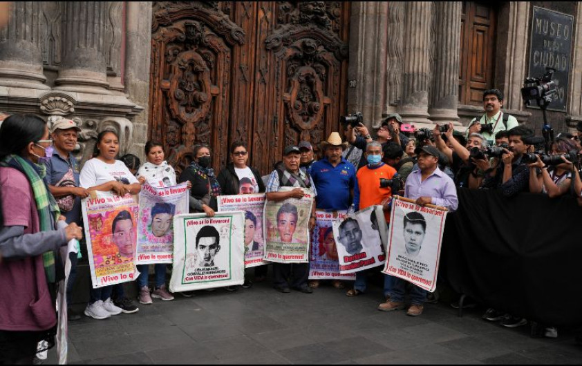Padres de los 43 de Ayotzinapa, decepcionados de AMLO pero con esperanza en Sheinbaum