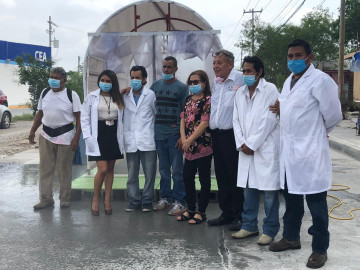 Alumnos y maestros de la UAT donan tunel sanitizante a Seguridad Pública Municipal