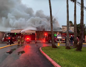 Incendio destruye restaurante Stefano`s Brooklys en Harlingen