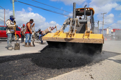 Destina Ayuntamiento 80 toneladas de asfalto en colonia Vista Hermosa 