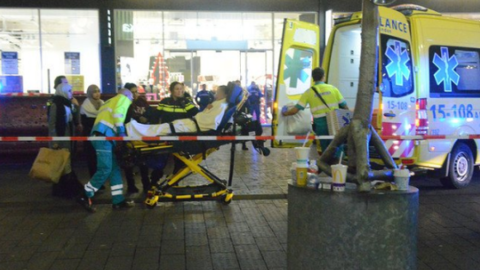 Ataque con cuchillo en La Haya deja varios heridas