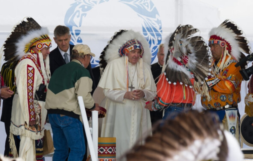 El Papa se disculpa por abusos cometidos contra niños indígenas 