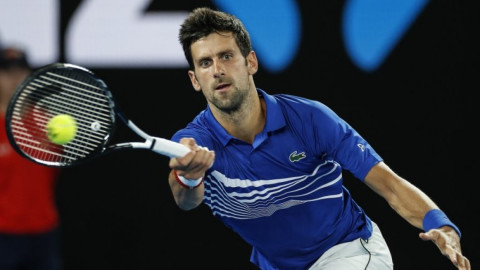 Novak Djokovic vence a Jo-Wilfried Tsonga en tres sets