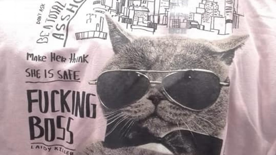 Cuidado con el Perro se disculpa y retira playeras que incitan violencia contra mujeres