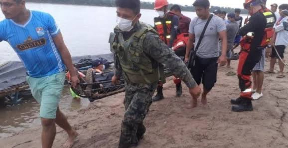 Al menos dos decesos tras choque de dos barcos el Perú
