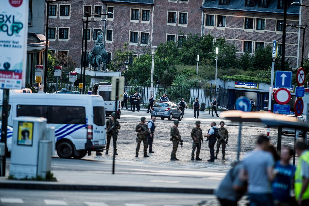 Alerta de bomba en Bruselas; abaten a sospechoso con explosivo 