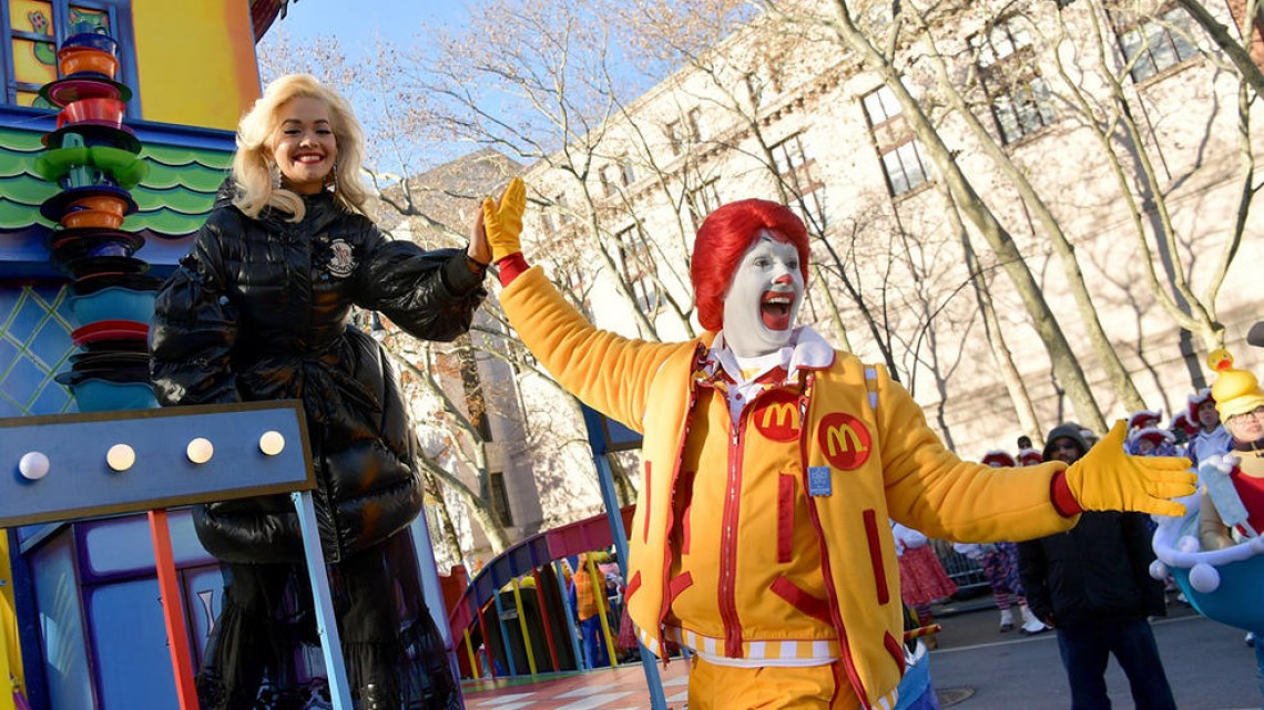 Aquí una vista al desfile de Día de Acción de Gracias de Macy's
