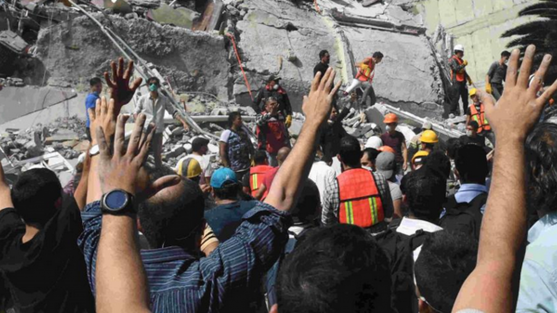 Rescatan a Frida Sofia de escombros del colegio Enrique Rébsamen