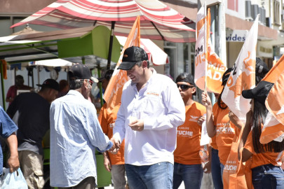 Juan Carlos Zertuche escucha al comercio organizado del centro