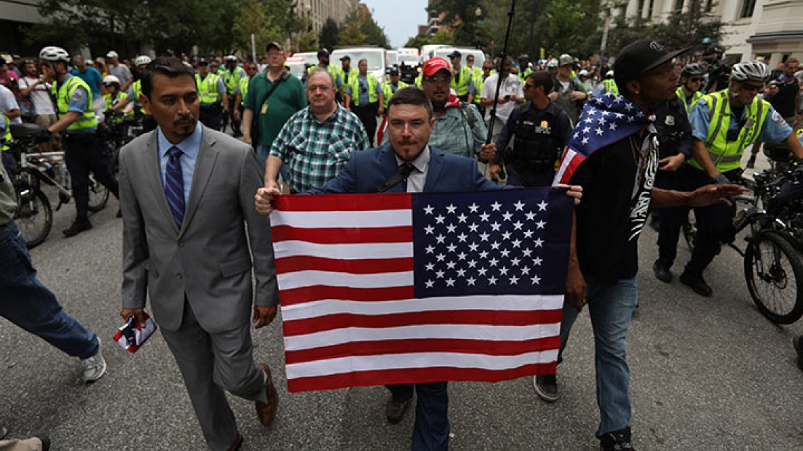 Supremacistas blancos se manifiestan en Washington