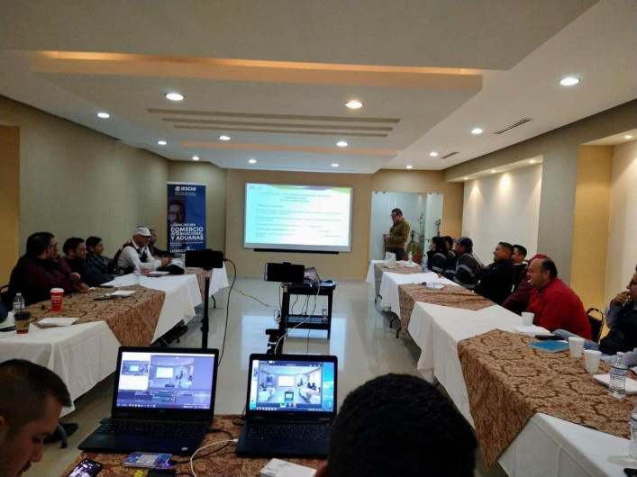 Reciben empleados de COMAPA curso para prevenir medidores violentados