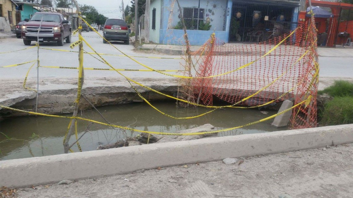 Piden vecinos terminen con "lago" de aguas negras