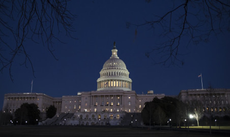 Congreso de EU aprueba fondos para evitar cierre de gobierno