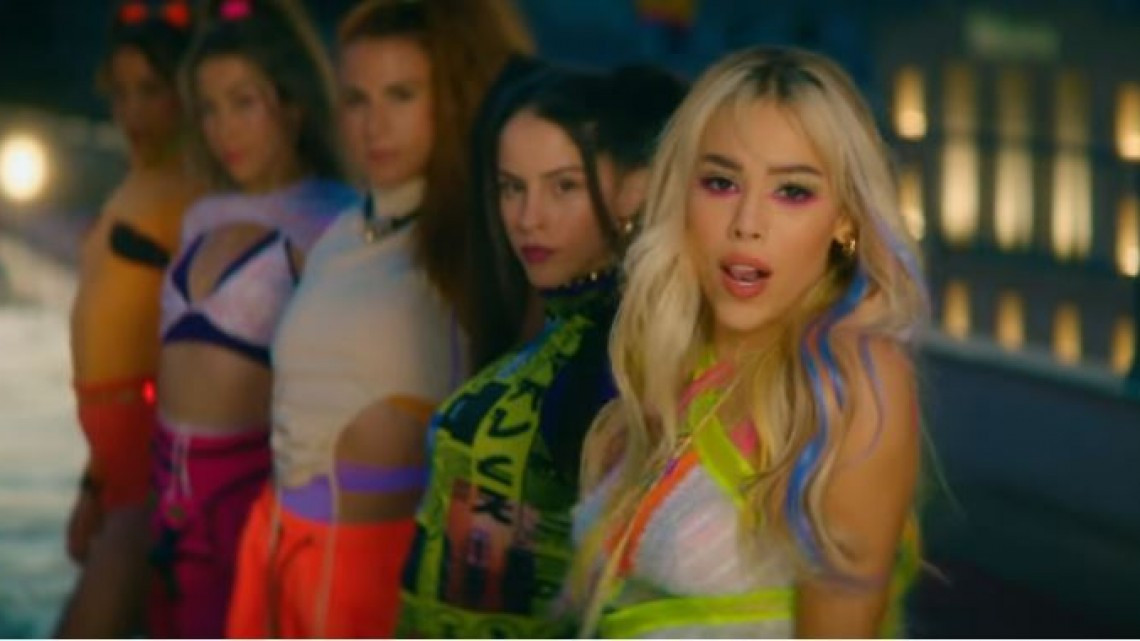 Estrena Danna Paola su nueva canción "Mía" 