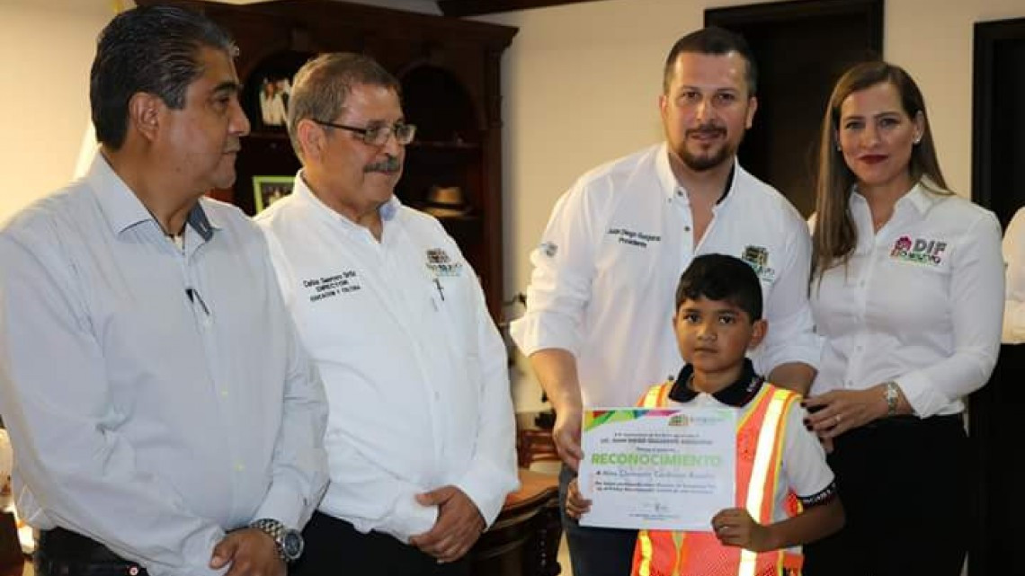 Entregan reconocimientos a integrantes del “Ayuntamiento Infantil”