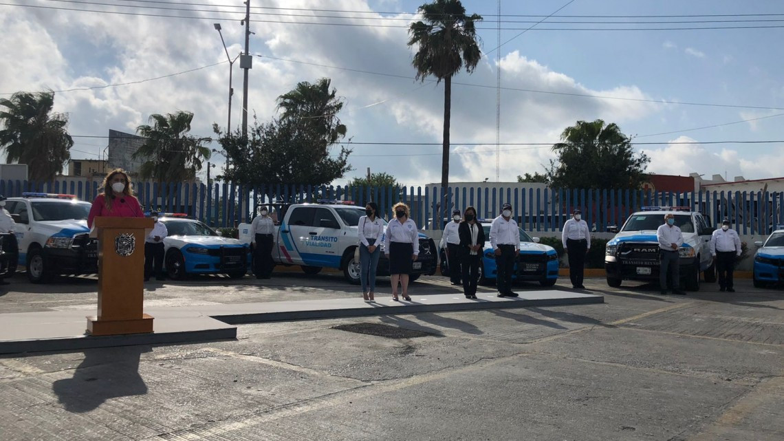 Entrega alcaldesa de Reynosa más patrullas a Tránsito y Vialidad