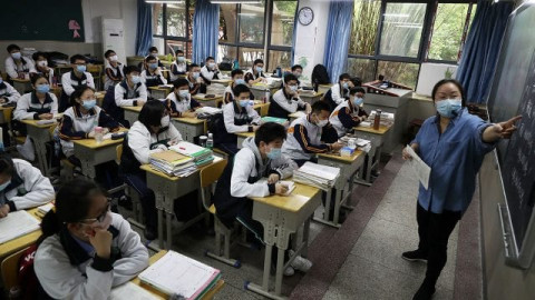 Retrasan regreso a clases en capital de China por nueva ola de Covid-19