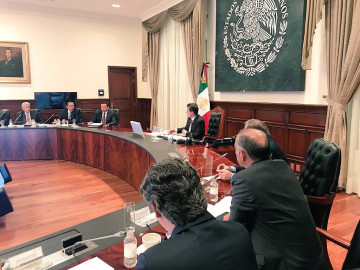 EPN encabeza reunión de evaluación de atención a damnificados