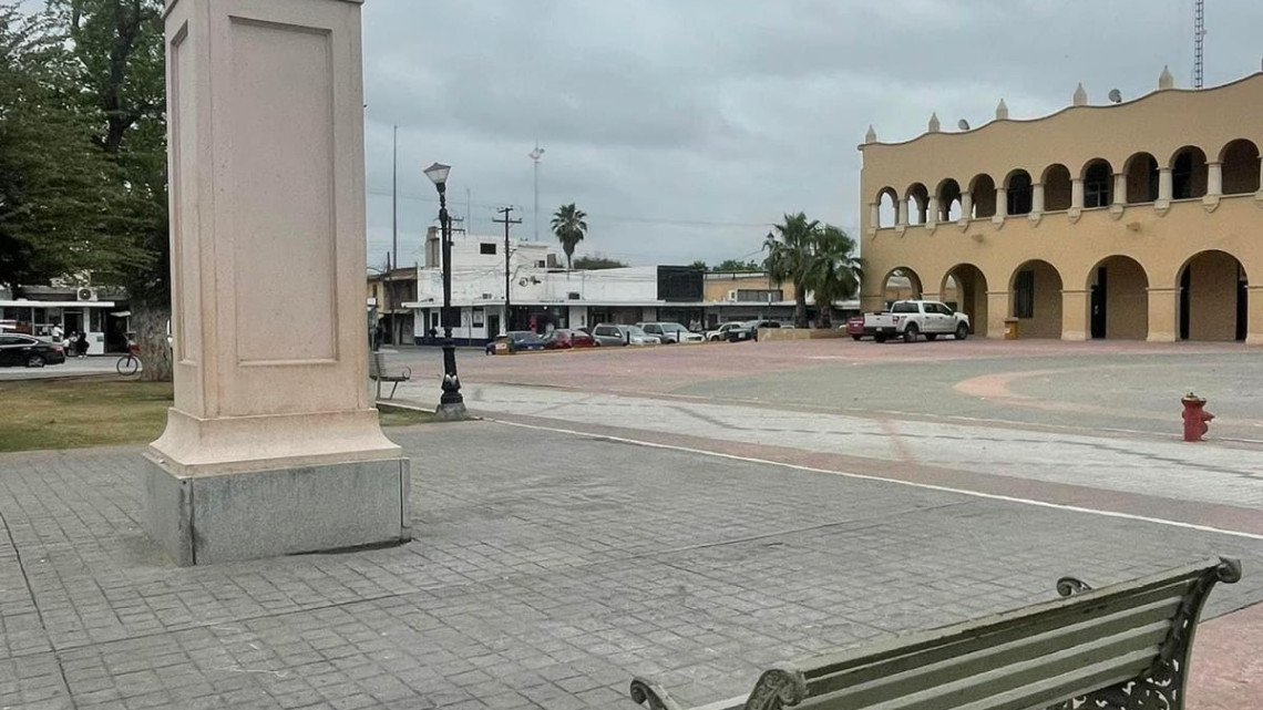 Regalan libros en plazas públicas