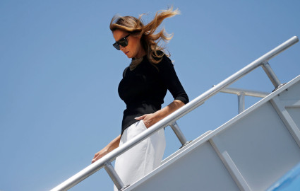 Llega Melania a Arizona para visitar centro de niños migrantes