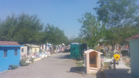 Reciben panteones más de 12 mil personas el día 1ero de noviembre