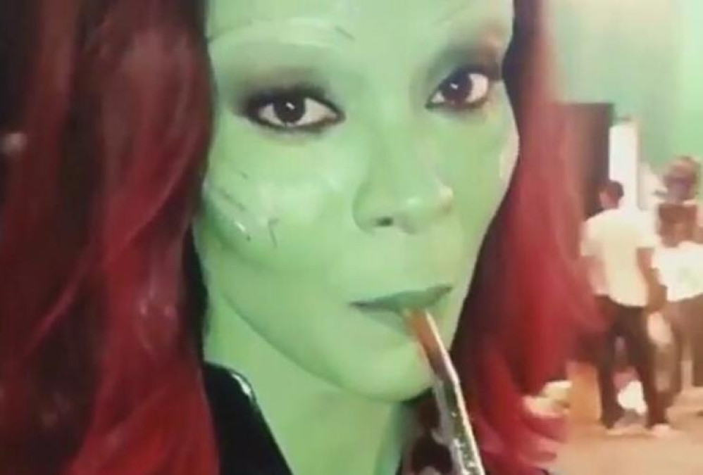 Gamora canta en español y toma mate