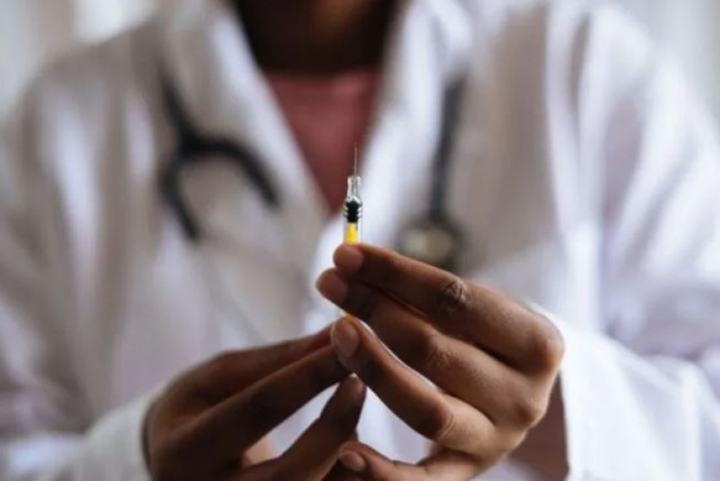 Anuncia Reino Unido donación de vacunas a países necesitados 