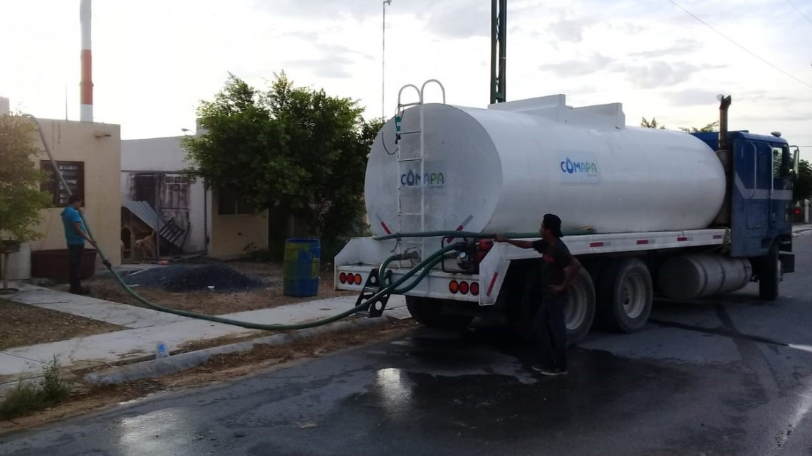 Entregan agua potable para mitigar intenso calor