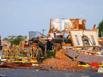 2 muertos y varios desaparecidos tras tornado en Oklahoma